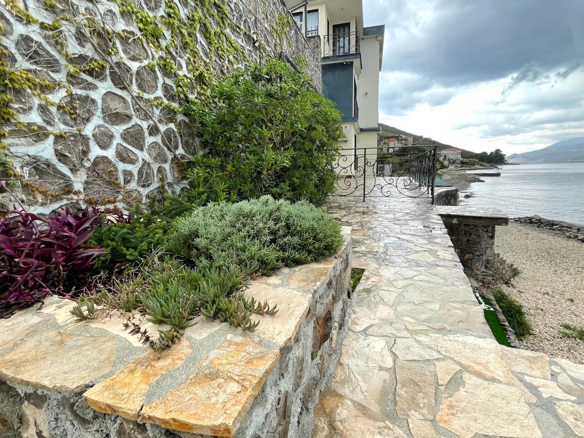 Beachfront Villa Pearl Of Adria Krasici Exterior photo